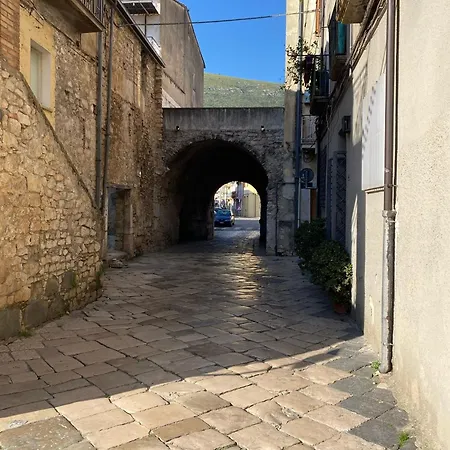 شقة Il Campanile فوندي